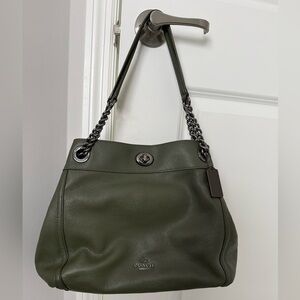 Coach Edie turn lock Green Leather Shoulder Bag with gunmetal hardware